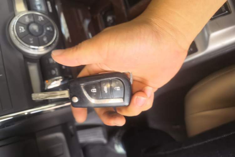 Used Toyota Reiz 2013 2.5V Elite Edition Vehicle Key