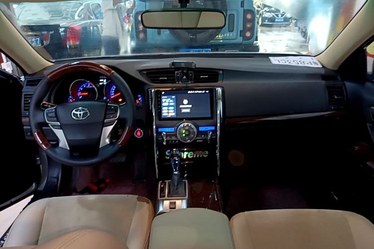 Used Toyota Reiz 2013 2.5V Shangrui Edition Center Console