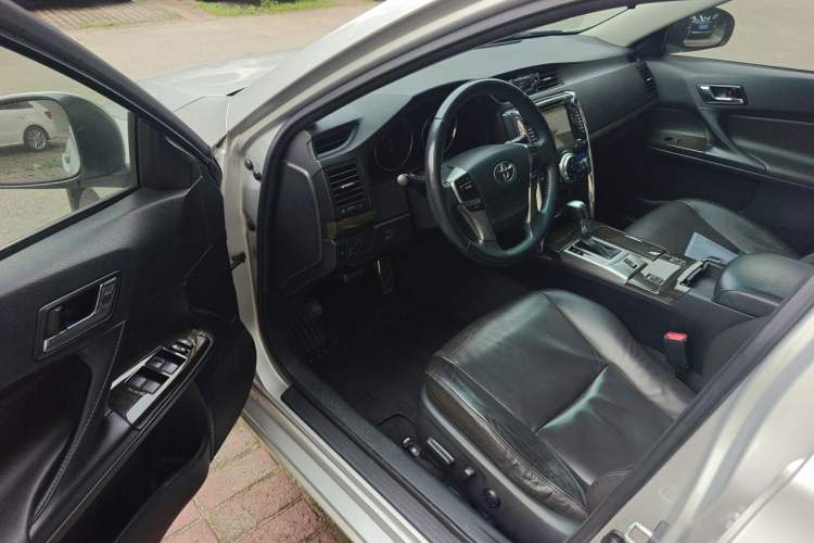 Used Toyota Reiz 2013 2.5V Elite Edition Driver Seat