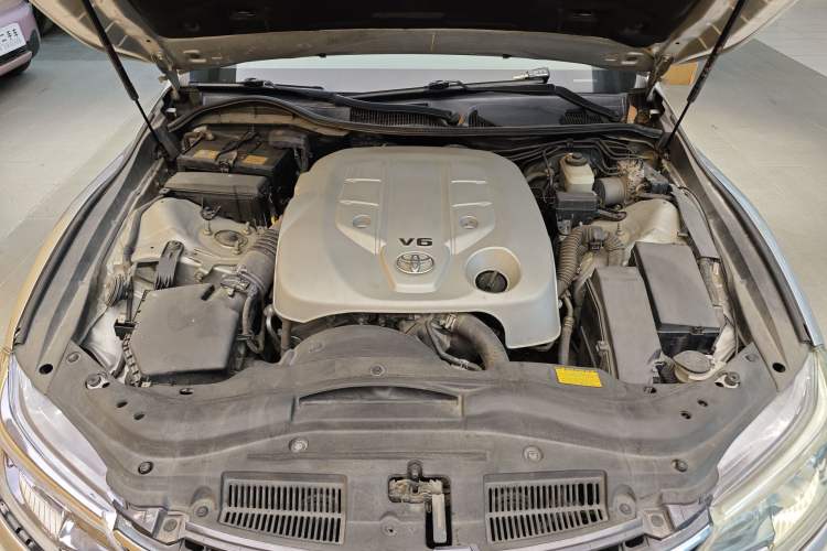 Used Toyota Reiz 2013 2.5S Elite Edition Engine Bay