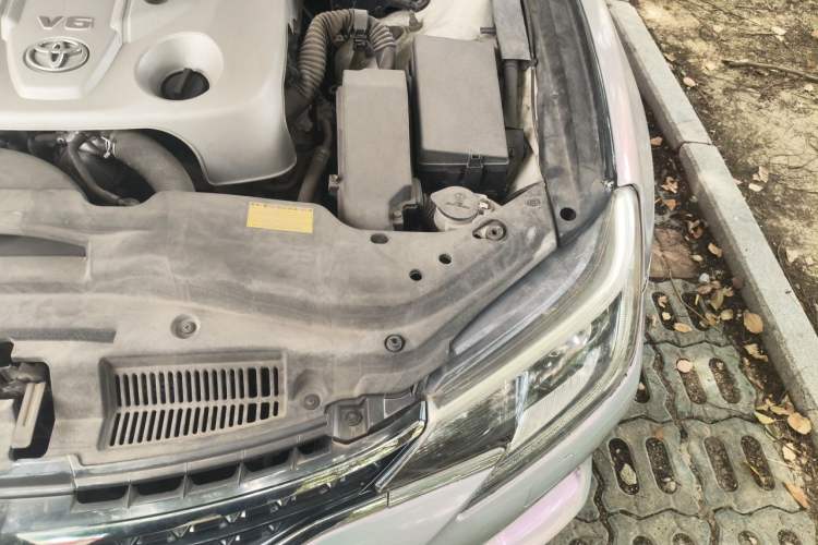 Used Toyota Reiz 2013 2.5S Elite Edition Engine Bay Left