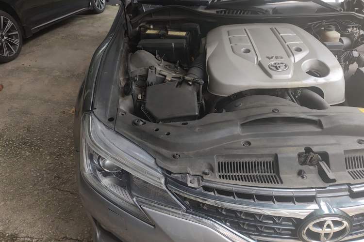 Used Toyota Reiz 2013 2.5S Elite Edition Engine Bay Right