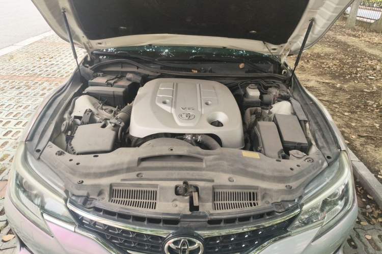 Used Toyota Reiz 2013 2.5S Elite Edition Engine Bay