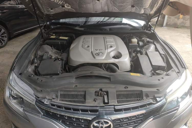 Used Toyota Reiz 2013 2.5S Elite Edition Engine Bay