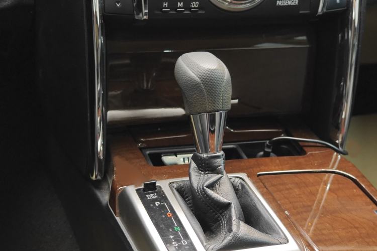 Used Toyota Reiz 2013 2.5S Elite Edition Gear Lever