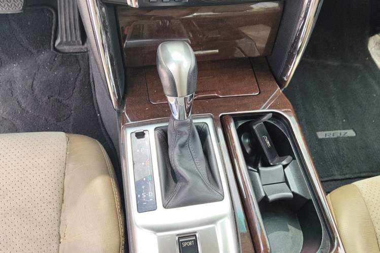 Used Toyota Reiz 2013 2.5V Shangrui Edition Gear Lever