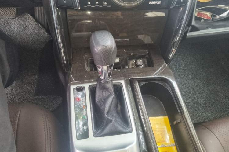 Used Toyota Reiz 2013 2.5S Elite Edition Gear Lever