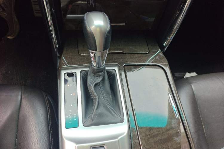 Used Toyota Reiz 2013 2.5V Elite Edition Gear Lever
