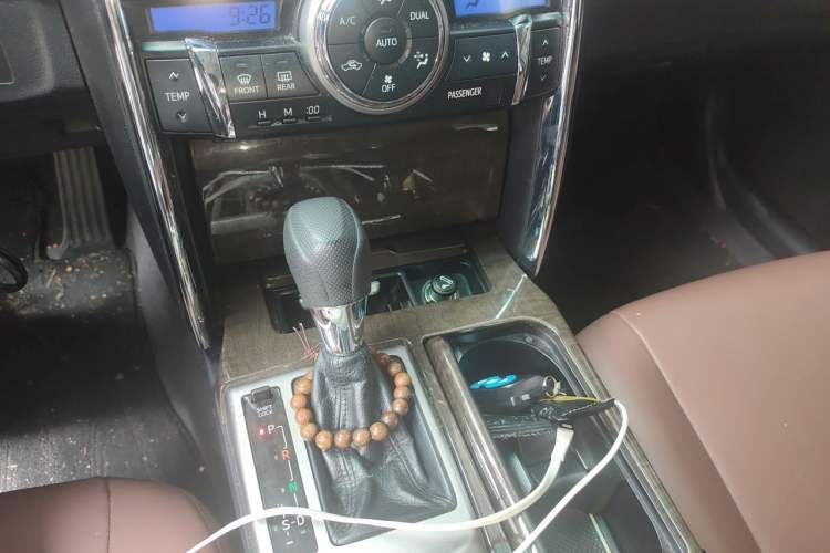 Used Toyota Reiz 2013 2.5S Elite Edition Gear Lever
