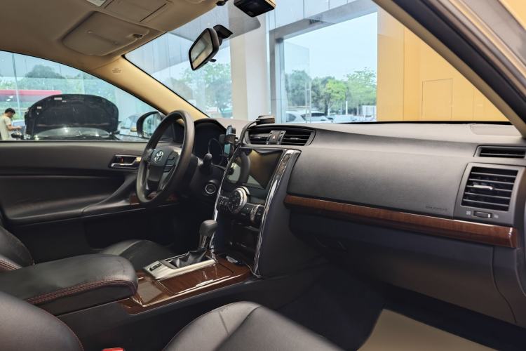 Used Toyota Reiz 2013 2.5S Elite Edition Interior 2