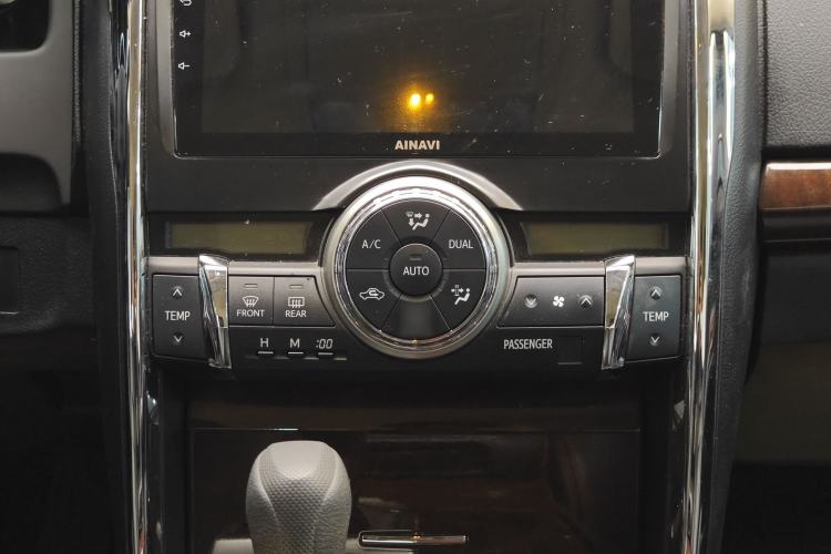 Used Toyota Reiz 2013 2.5S Elite Edition Interior 7