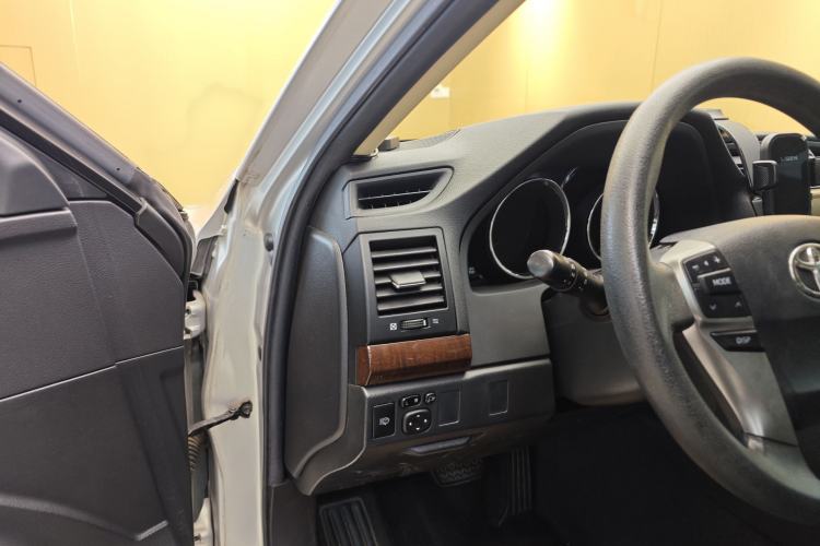 Used Toyota Reiz 2013 2.5S Elite Edition Interior 8