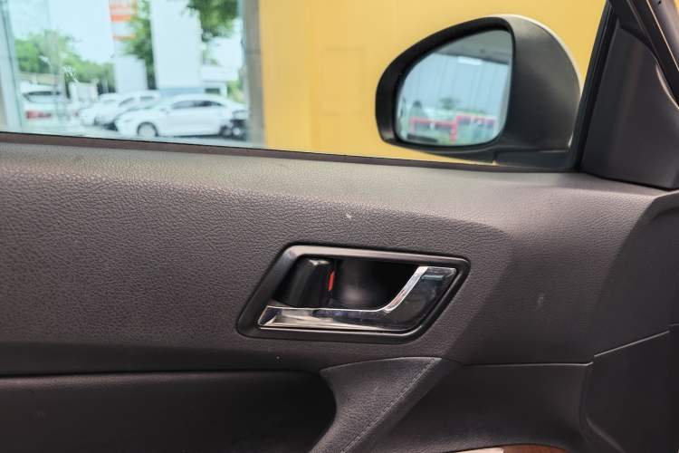 Used Toyota Reiz 2013 2.5S Elite Edition Interior 9
