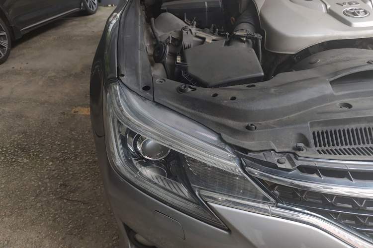 Used Toyota Reiz 2013 2.5S Elite Edition Right Front Headlight