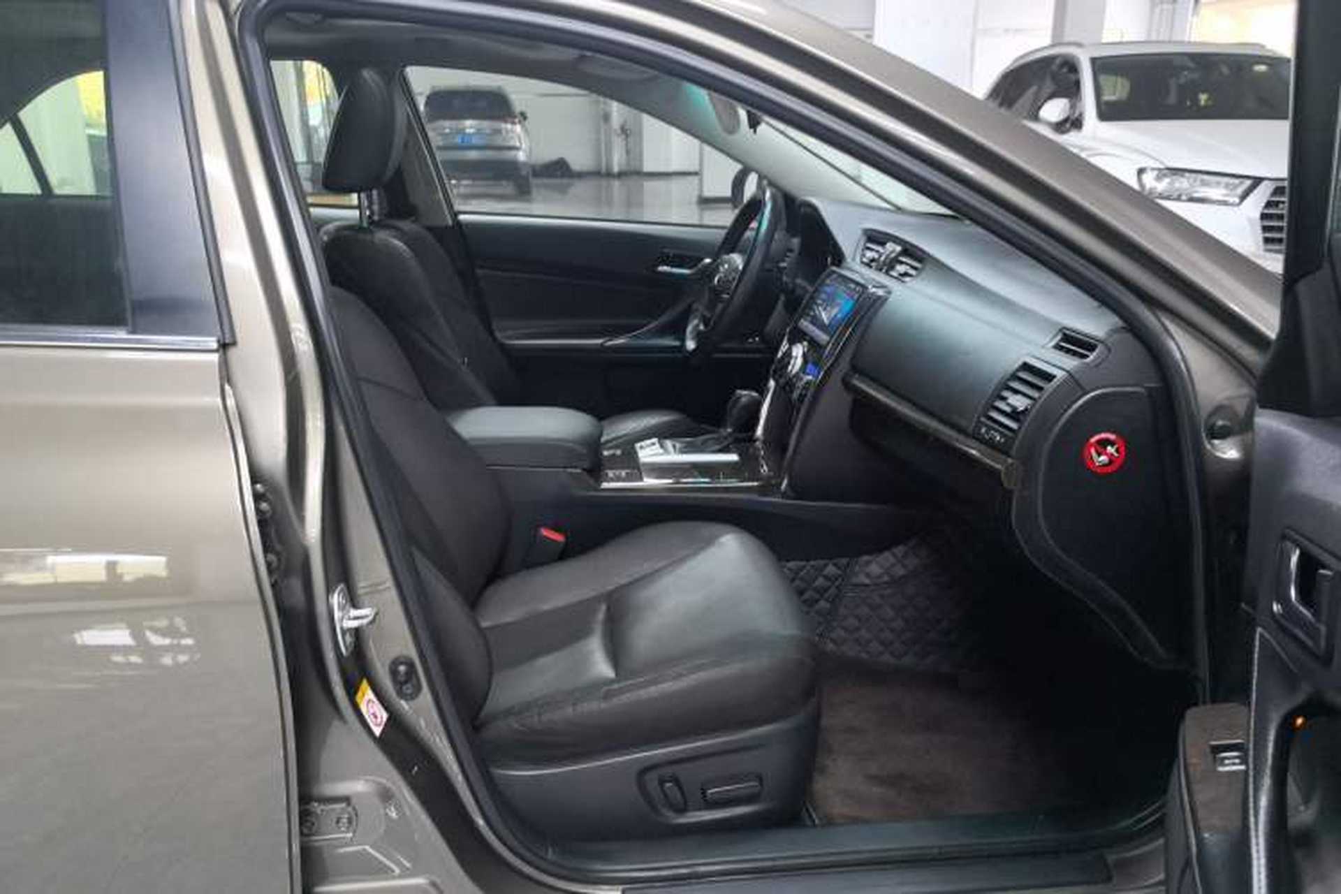Used Toyota Reiz 2013 2.5V Elite Edition Right Front Seat