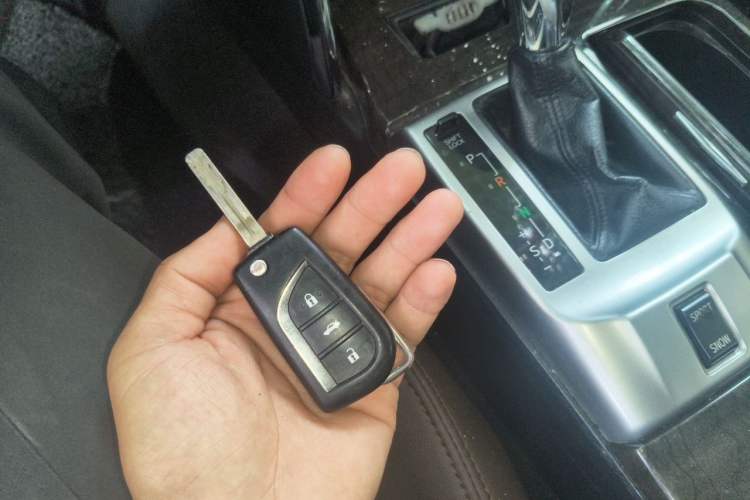 Used Toyota Reiz 2013 2.5S Elite Edition Vehicle Key