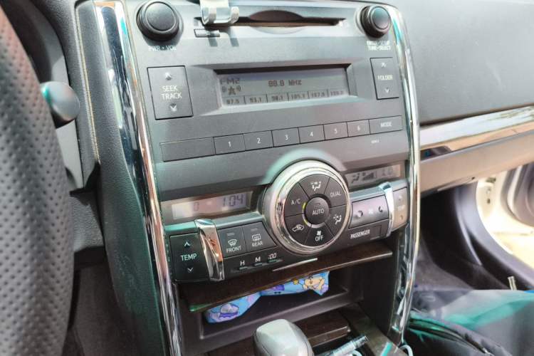 Used Toyota Reiz 2013 2.5V Elite Edition Audio And AC Panel