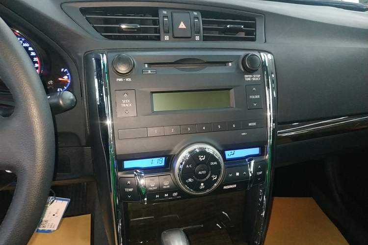 Used Toyota Reiz 2013 2.5V Elite Edition Audio And AC Panel
