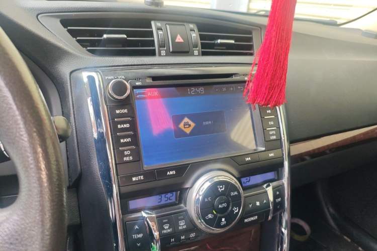 Used Toyota Reiz 2013 2.5S Elite Edition Audio And AC Panel