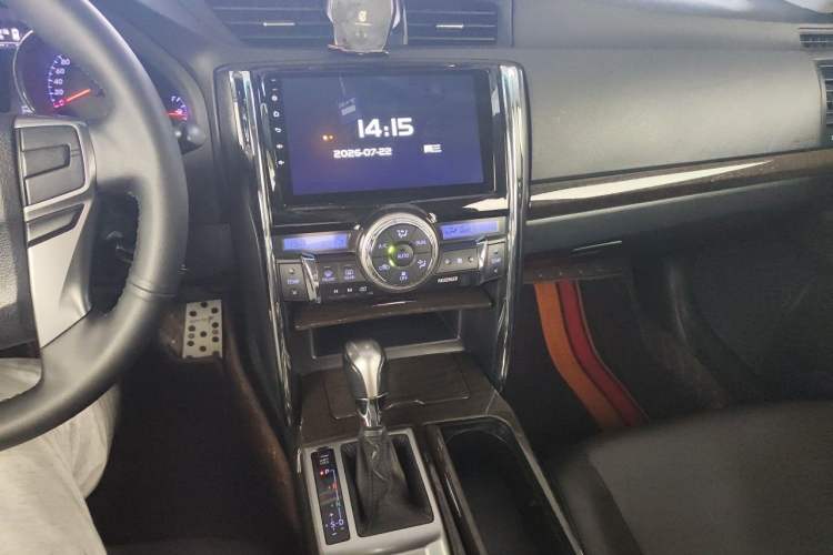 Used Toyota Reiz 2013 2.5V Elite Edition Audio And AC Panel