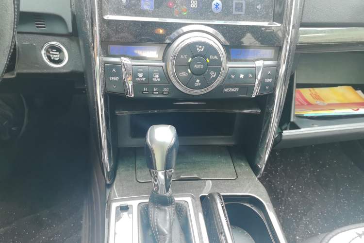 Used Toyota Reiz 2013 2.5V Elite Edition Audio And AC Panel