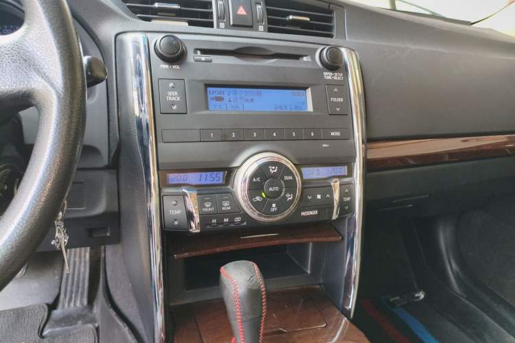 Used Toyota Reiz 2013 2.5S Elite Edition Audio And AC Panel