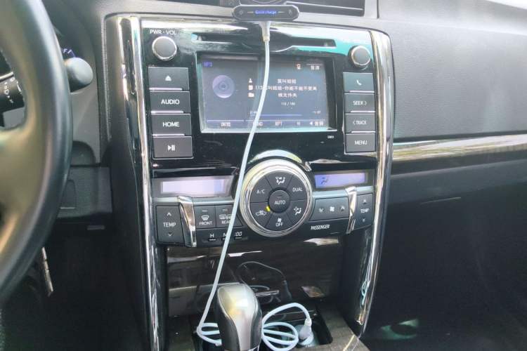 Used Toyota Reiz 2013 2.5V Shangrui Navigation Edition Audio And AC Panel
