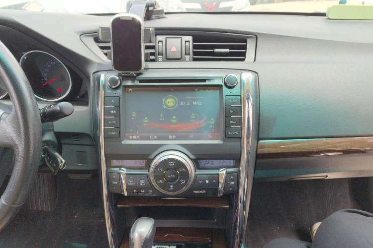 Used Toyota Reiz 2013 2.5V Elite Edition Audio And AC Panel