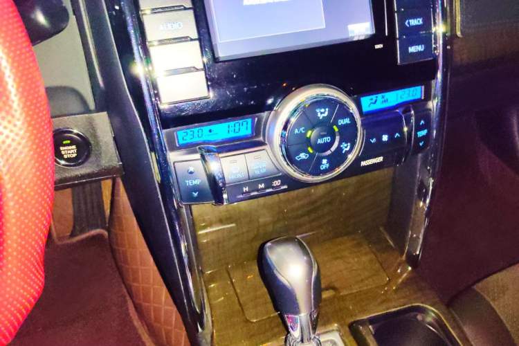 Used Toyota Reiz 2013 2.5V Shangrui Edition Audio And AC Panel