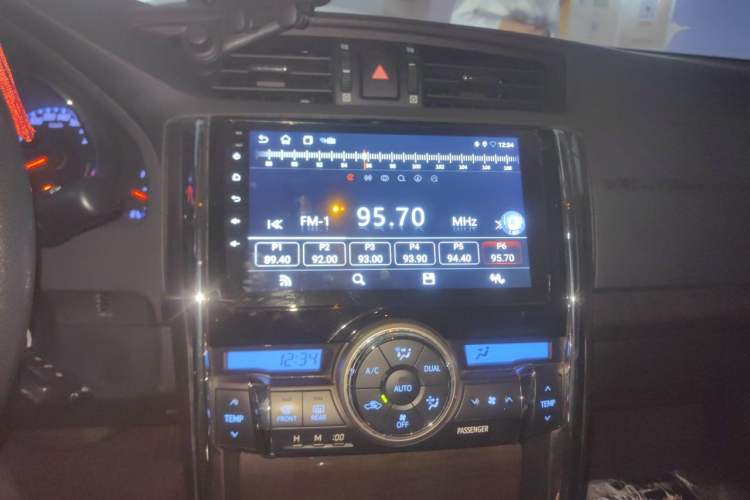 Used Toyota Reiz 2013 2.5V Elite Edition Audio And AC Panel