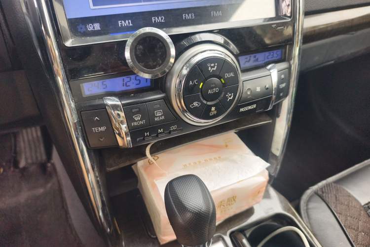 Used Toyota Reiz 2013 2.5S Elite Edition Audio And AC Panel