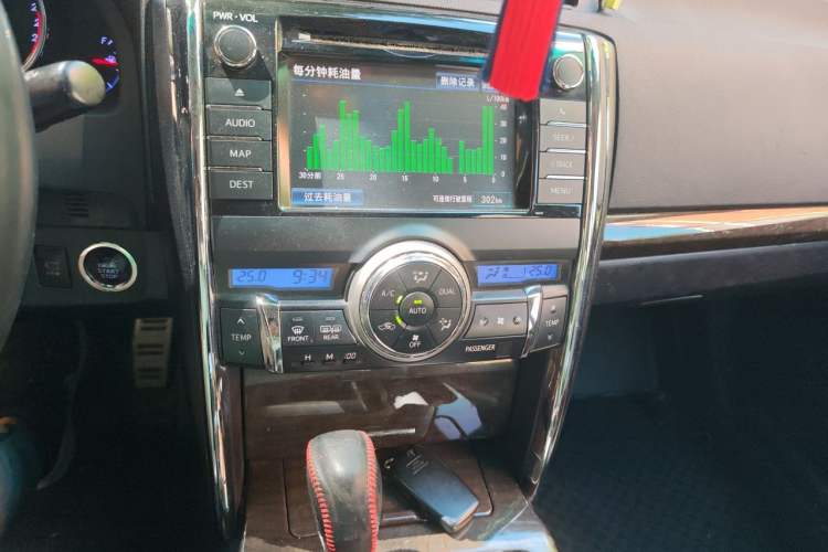 Used Toyota Reiz 2013 2.5V Luxury Navigation Edition Audio And AC Panel