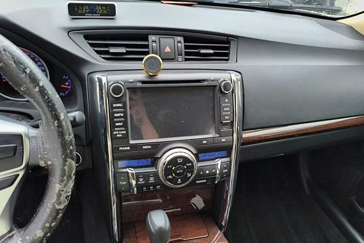 Used Toyota Reiz 2013 2.5S Elite Edition Audio And AC Panel