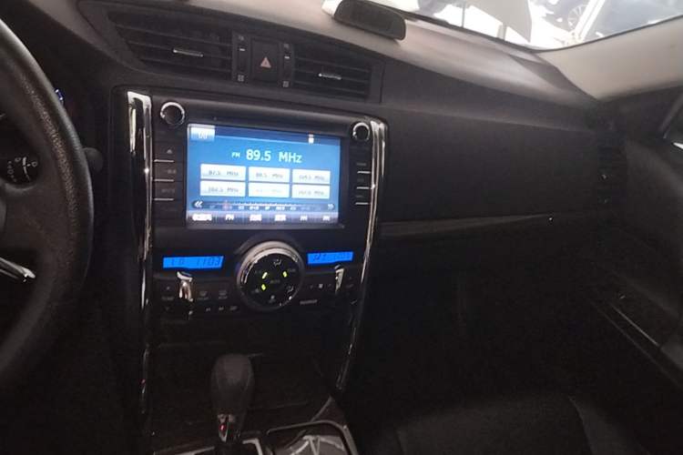Used Toyota Reiz 2013 2.5S Elite Edition Audio And AC Panel