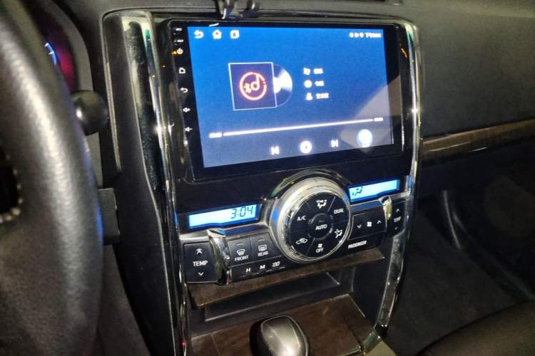 Used Toyota Reiz 2013 2.5V Elite Edition Audio And AC Panel