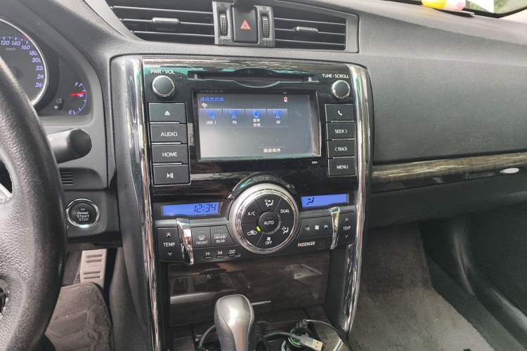Used Toyota Reiz 2013 2.5V Supreme Edition Audio And AC Panel