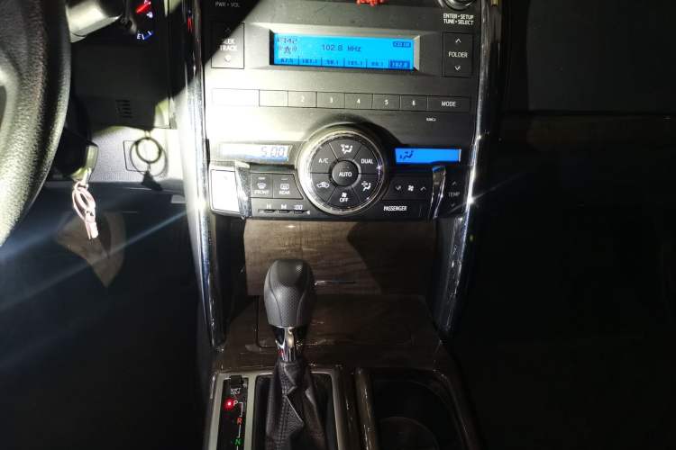 Used Toyota Reiz 2013 2.5S Elite Edition Audio And AC Panel