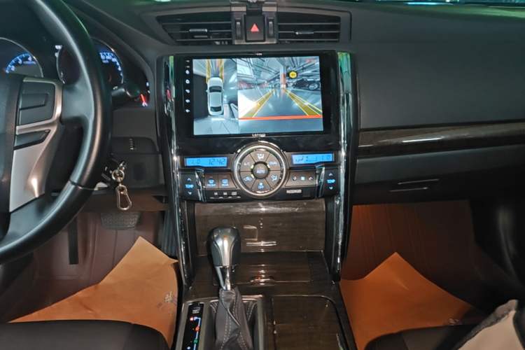 Used Toyota Reiz 2013 2.5V Elite Edition Audio And AC Panel