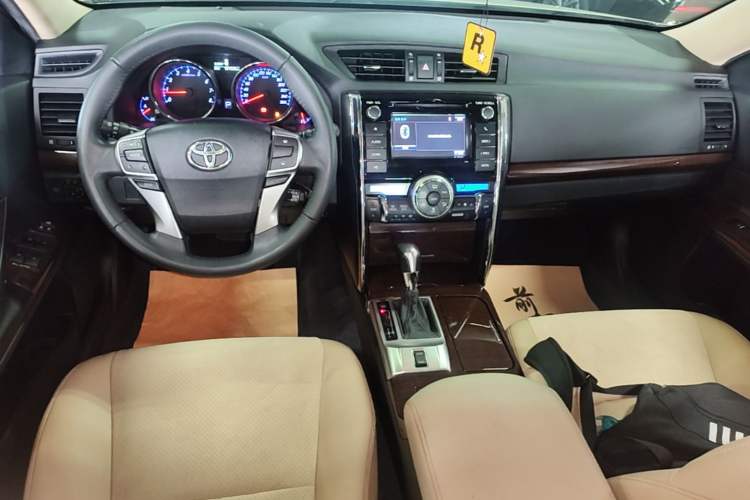 Used Toyota Reiz 2013 2.5V Shangrui Edition Center Console