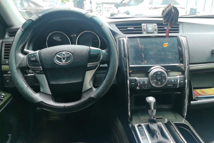 Used Toyota Reiz 2013 2.5V Elite Edition Center Console