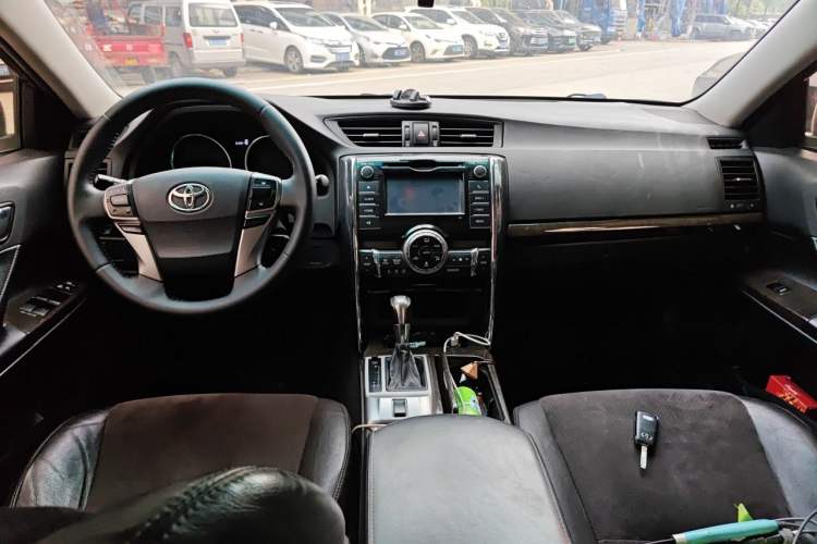 Used Toyota Reiz 2013 2.5V Shangrui Edition Center Console