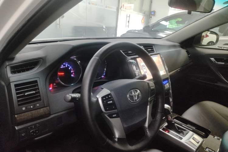 Used Toyota Reiz 2013 2.5V Elite Edition Center Console
