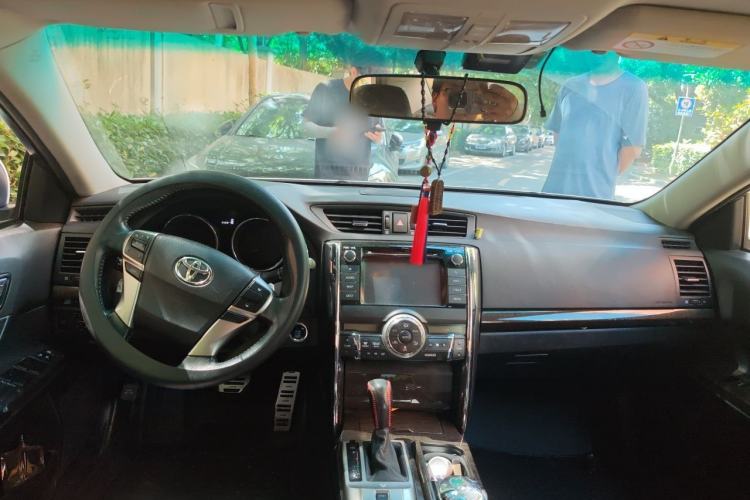 Used Toyota Reiz 2013 2.5V Luxury Navigation Edition Center Console