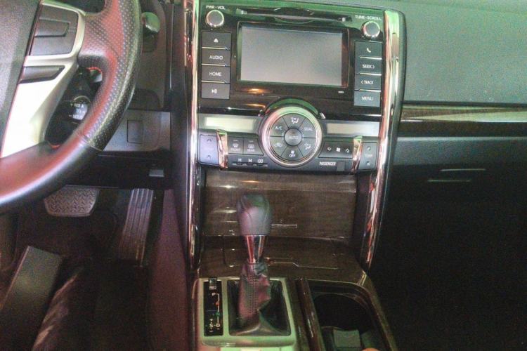 Used Toyota Reiz 2013 2.5S Elite Edition Center Console