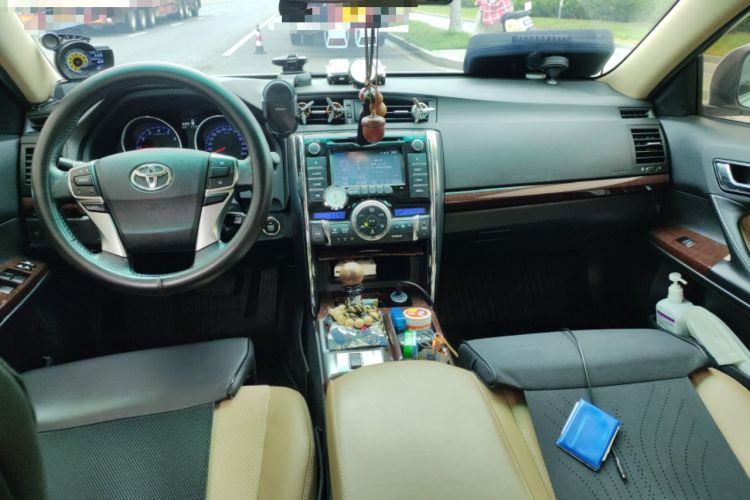 Used Toyota Reiz 2013 2.5V Shangrui Edition Center Console