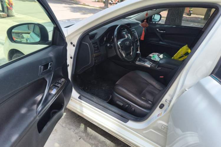 Used Toyota Reiz 2013 2.5V Luxury Navigation Edition Driver Seat