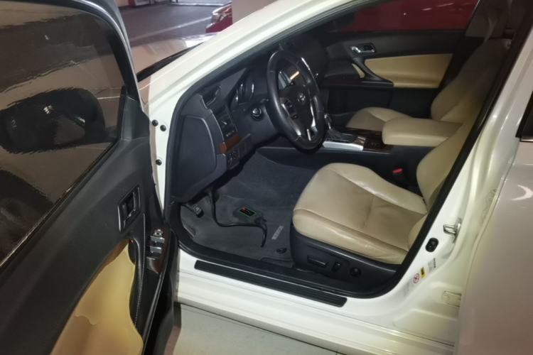 Used Toyota Reiz 2013 2.5V Elite Edition Driver Seat