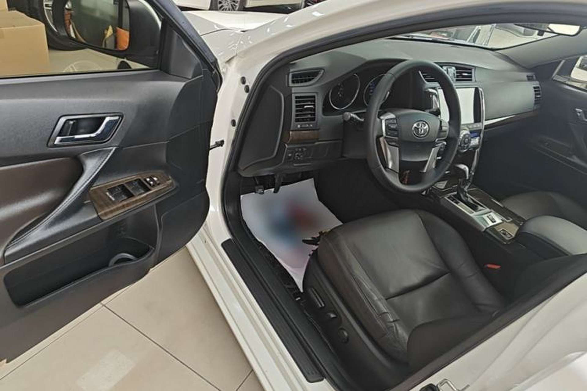Used Toyota Reiz 2013 2.5V Elite Edition Driver Seat