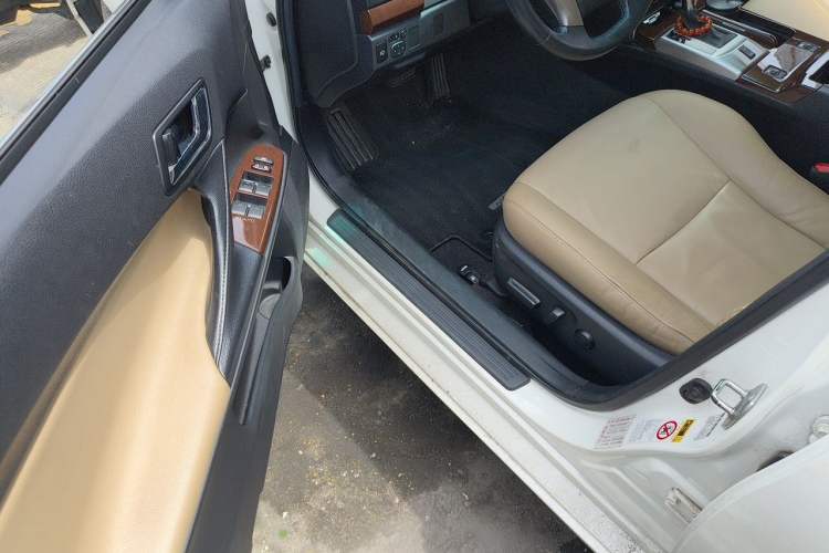 Used Toyota Reiz 2013 2.5V Elite Edition Driver Seat