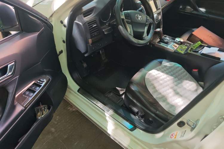 Used Toyota Reiz 2013 2.5V Luxury Navigation Edition Driver Seat